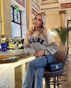 Lady custom crew neck stripe letter loose crop casual top