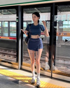 Womenswear Design Crop Top & Asymmetry Skirt 2 Piece Sets