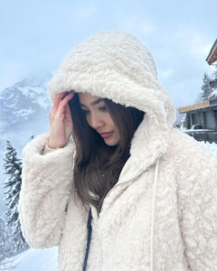 Summer fluffy elegant white hooded coat