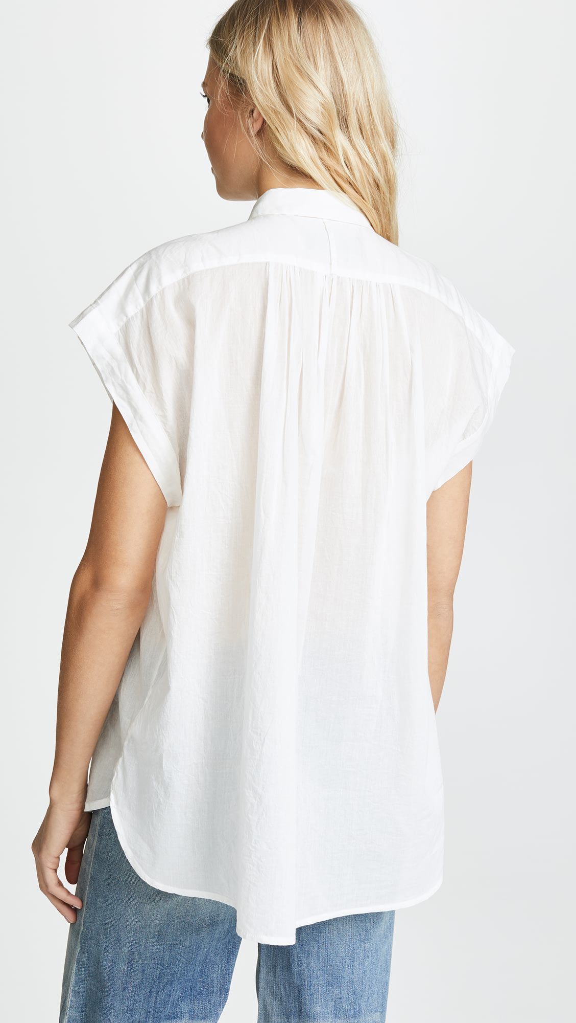 ODM Lapel silhouette pleated white simple shirt
