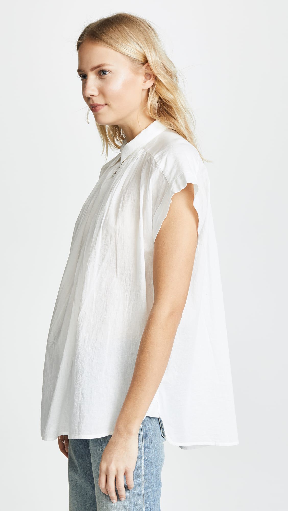 ODM Lapel silhouette pleated white simple shirt