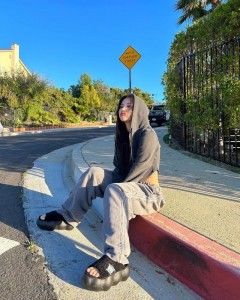 Lady custom solid color casual hooded cropped coat