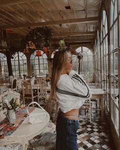 Custom crew neck stripe white crop hoddie
